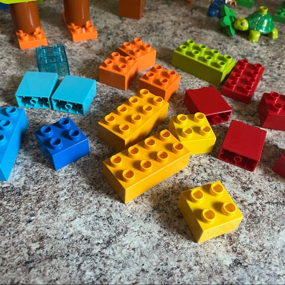 LEGO DUPLO Deluxe Box of Fun 10580 - Picture 5 of 5